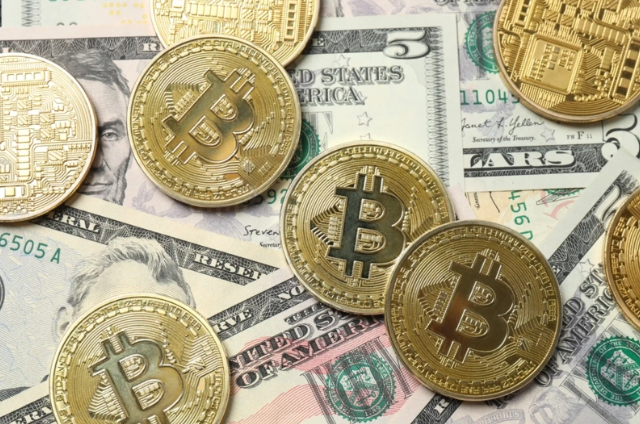Polymarket用户: “到年底，比特币跌破10万美元的概率为61%”